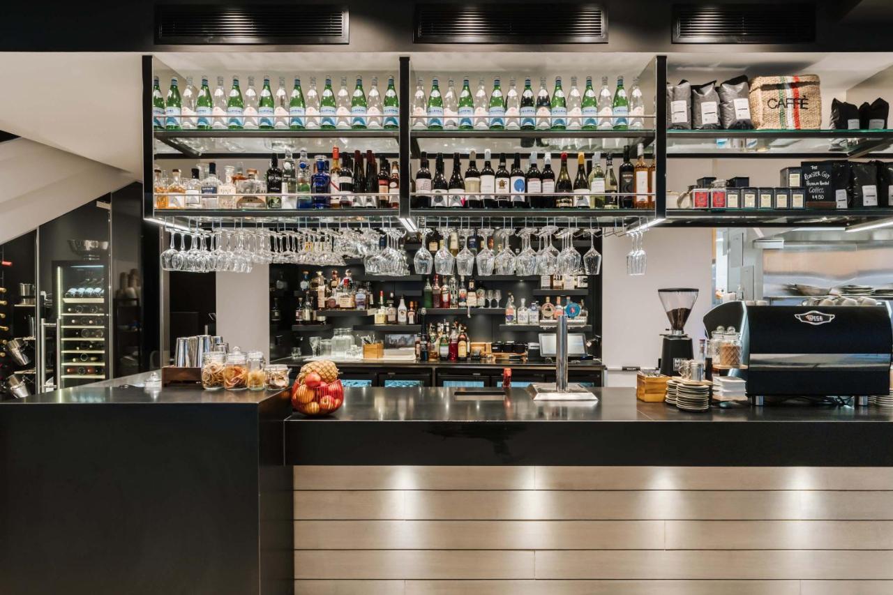 Peppers Waymouth Hotel Adelaide Eksteriør billede The bar at the restaurant