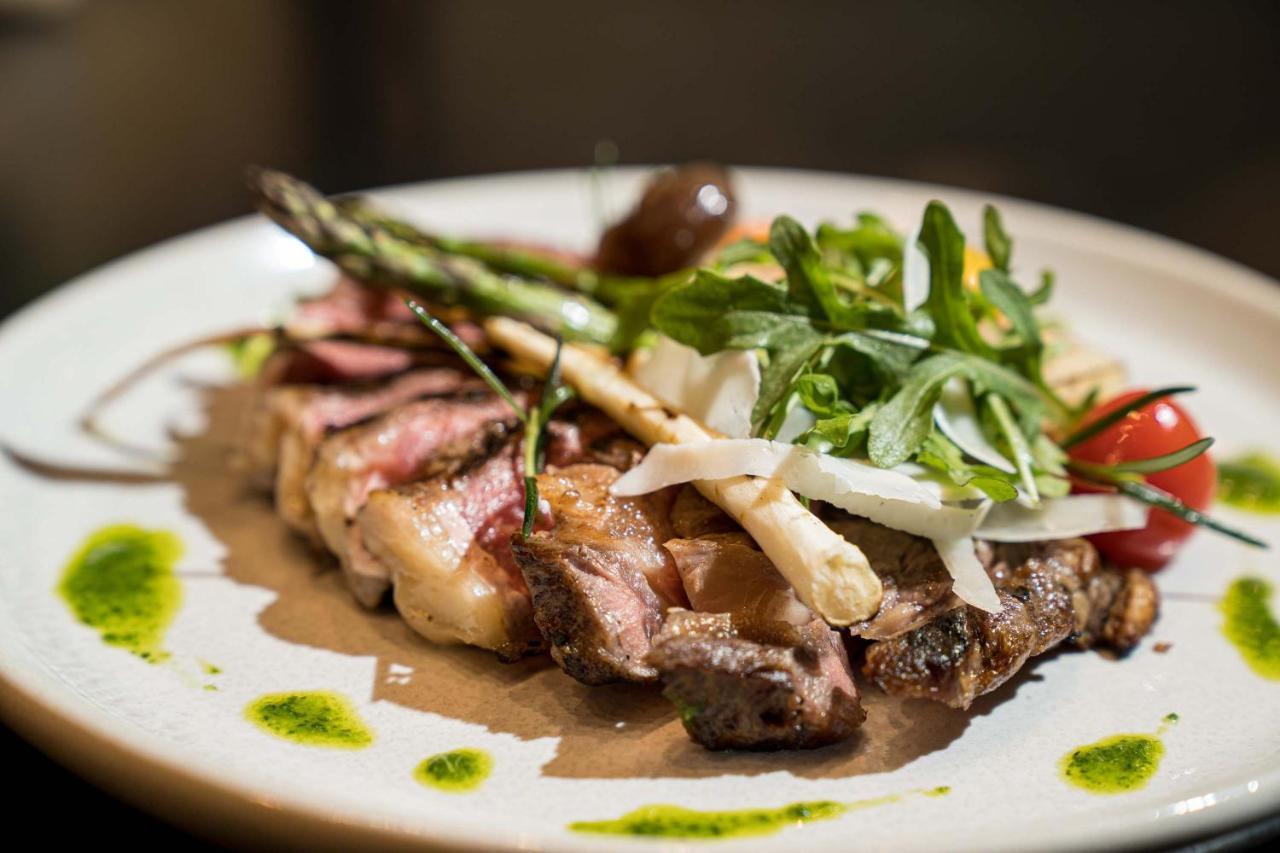 Peppers Waymouth Hotel Adelaide Eksteriør billede A steak prepared with a balsamic glaze